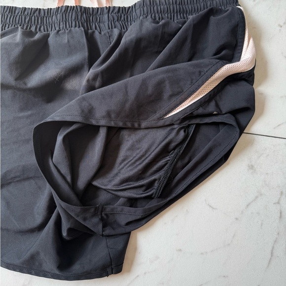 UNDER ARMOR π€π©· womenβs black and pink running shorts size small - Picture 7 of 7